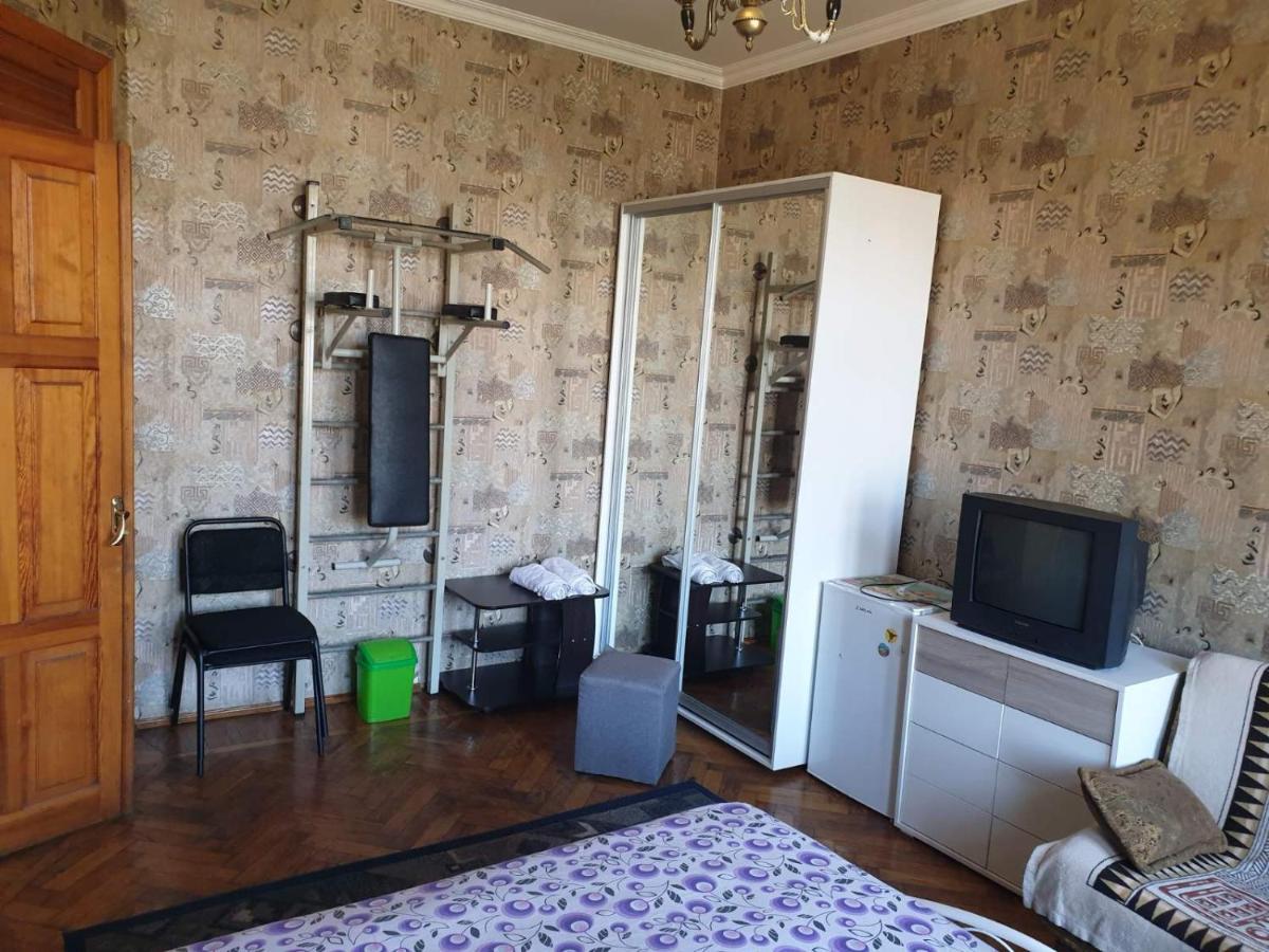 Room In Apartment On Panteleimonivs'Ka Street 敖德萨 外观 照片